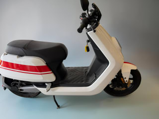 WHITE AND RED 2022 NIU NQi GTS SPORT - Photo 9