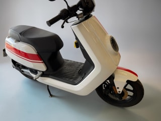 WHITE AND RED 2022 NIU NQi GTS SPORT - Photo 10