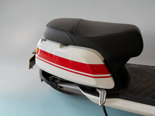 WHITE AND RED 2022 NIU NQi GTS SPORT - Photo 11
