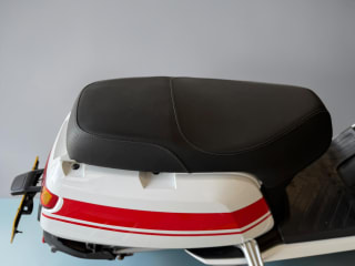 WHITE AND RED 2022 NIU NQi GTS SPORT - Photo 12