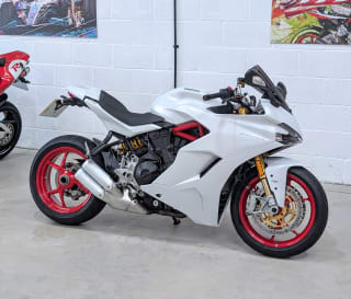 WHITE 2019 DUCATI SUPERSPORT S - Photo 2
