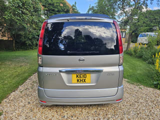 SILVER 2010 NISSAN SERENA - Photo 16