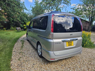 SILVER 2010 NISSAN SERENA - Photo 11