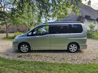 SILVER 2010 NISSAN SERENA - Photo 14