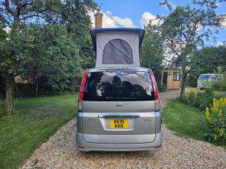 SILVER 2010 NISSAN SERENA - Photo 8