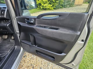 SILVER 2010 NISSAN SERENA - Photo 17