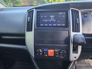 SILVER 2010 NISSAN SERENA - Photo 21