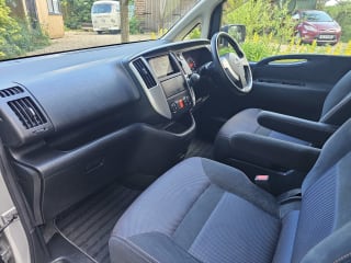 SILVER 2010 NISSAN SERENA - Photo 20