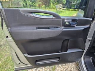SILVER 2010 NISSAN SERENA - Photo 18