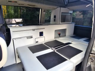 SILVER 2010 NISSAN SERENA - Photo 24