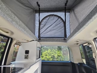 SILVER 2010 NISSAN SERENA - Photo 28