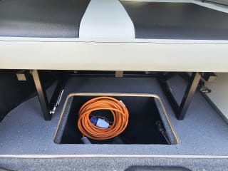 SILVER 2010 NISSAN SERENA - Photo 29
