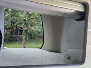 SILVER 2010 NISSAN SERENA - Photo 30