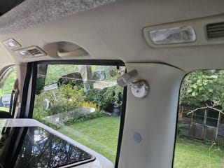SILVER 2010 NISSAN SERENA - Photo 35