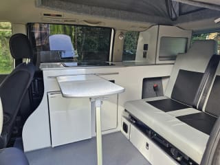 SILVER 2010 NISSAN SERENA - Photo 25