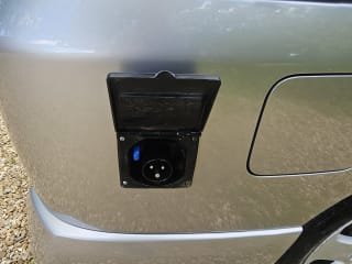 SILVER 2010 NISSAN SERENA - Photo 45