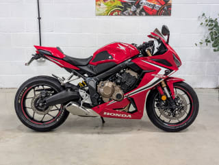 RED 2020 HONDA CBR 650R - Photo 1