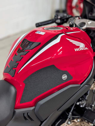 RED 2020 HONDA CBR 650R - Photo 9