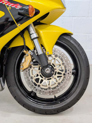 YELLOW 2002 HONDA CBR 900 RR - Photo 6