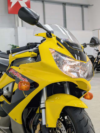 YELLOW 2002 HONDA CBR 900 RR - Photo 57