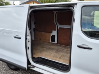 WHITE 2022 TOYOTA PROACE ICON - Imaging+