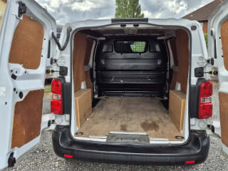 WHITE 2022 TOYOTA PROACE ICON - Imaging+