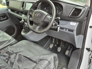 WHITE 2022 TOYOTA PROACE ICON - Imaging+
