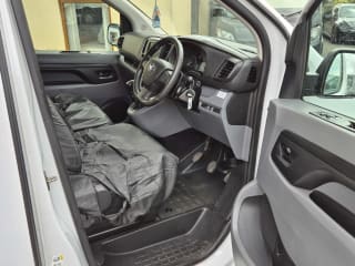 WHITE 2022 TOYOTA PROACE ICON - Imaging+