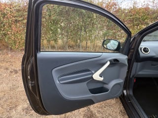 Black 2011 Ford Ka - Photo 15