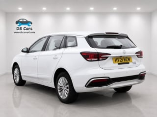 Side profile of the MG 5 EXCITE estate highlighting its spacious design