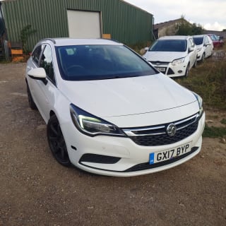 WHITE 2017 VAUXHALL ASTRA DESIGN CDTI S/S - Photo 2