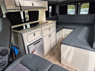 GREY 2022 RENAULT TRAFIC SL28 SPORT + BLUE DCI - Imaging+