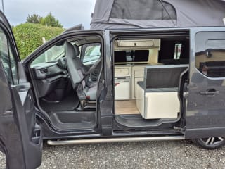 GREY 2022 RENAULT TRAFIC SL28 SPORT + BLUE DCI - Imaging+