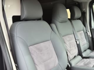 GREY 2022 RENAULT TRAFIC SL28 SPORT + BLUE DCI - Imaging+