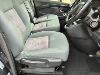 GREY 2022 RENAULT TRAFIC SL28 SPORT + BLUE DCI - Imaging+