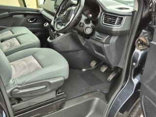 GREY 2022 RENAULT TRAFIC SL28 SPORT + BLUE DCI - Imaging+