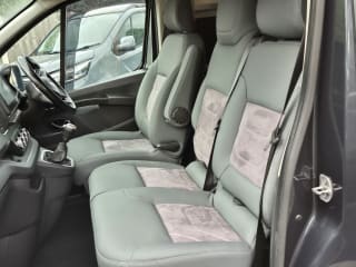 GREY 2022 RENAULT TRAFIC SL28 SPORT + BLUE DCI - Imaging+