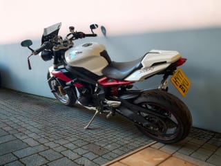 White 2017 Triumph Street Triple 675 - Photo 2