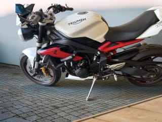 White 2017 Triumph Street Triple 675 - Photo 4