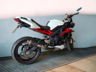 White 2017 Triumph Street Triple 675 - Photo 5