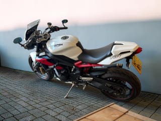 White 2017 Triumph Street Triple 675 - Photo 10