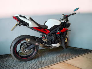 White 2017 Triumph Street Triple 675 - Photo 12
