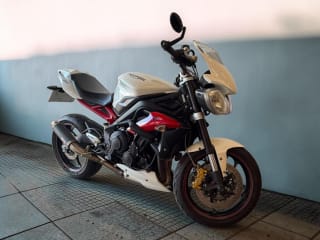 White 2017 Triumph Street Triple 675 - Photo 14