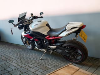 White 2017 Triumph Street Triple 675 - Photo 17