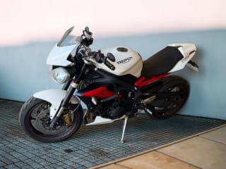 White 2017 Triumph Street Triple 675 - Photo 19