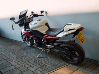 White 2017 Triumph Street Triple 675 - Photo 22