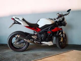 White 2017 Triumph Street Triple 675 - Photo 23
