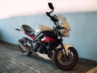White 2017 Triumph Street Triple 675 - Photo 26