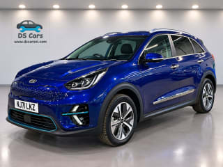 Interior dashboard of Kia e-Niro 4+ with navigation system