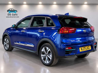 Side profile of Kia e-Niro 4+ Long Range electric SUV